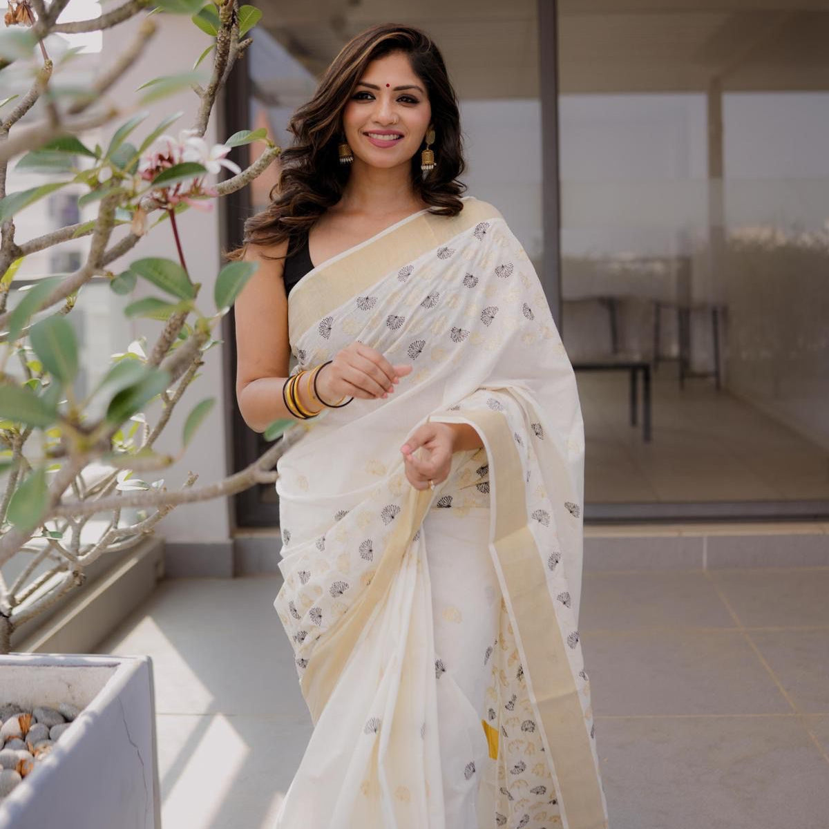 Myil Ezha – Premium Gold & Black Cotton Embroidered Saree