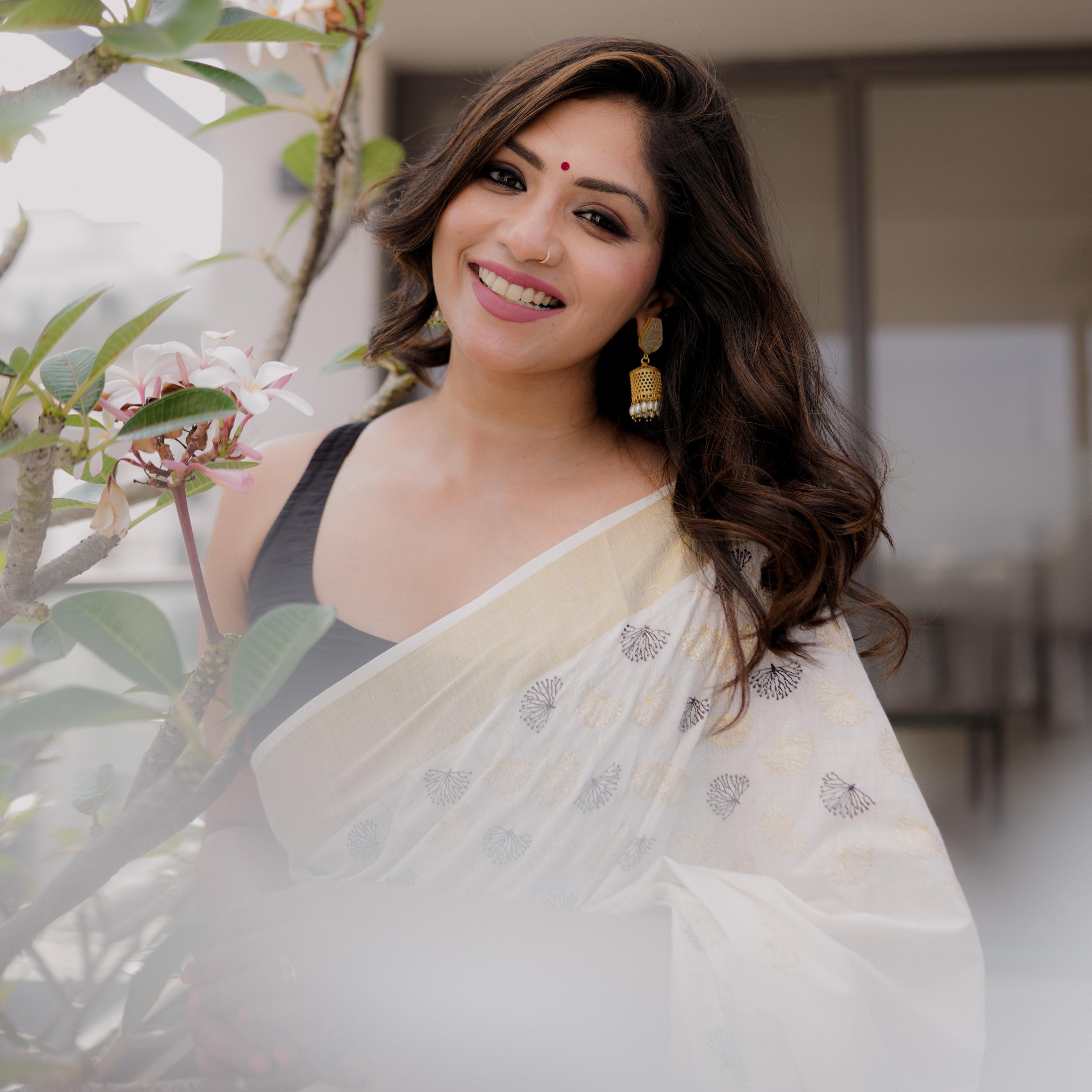 Myil Ezha – Premium Gold & Black Cotton Embroidered Saree