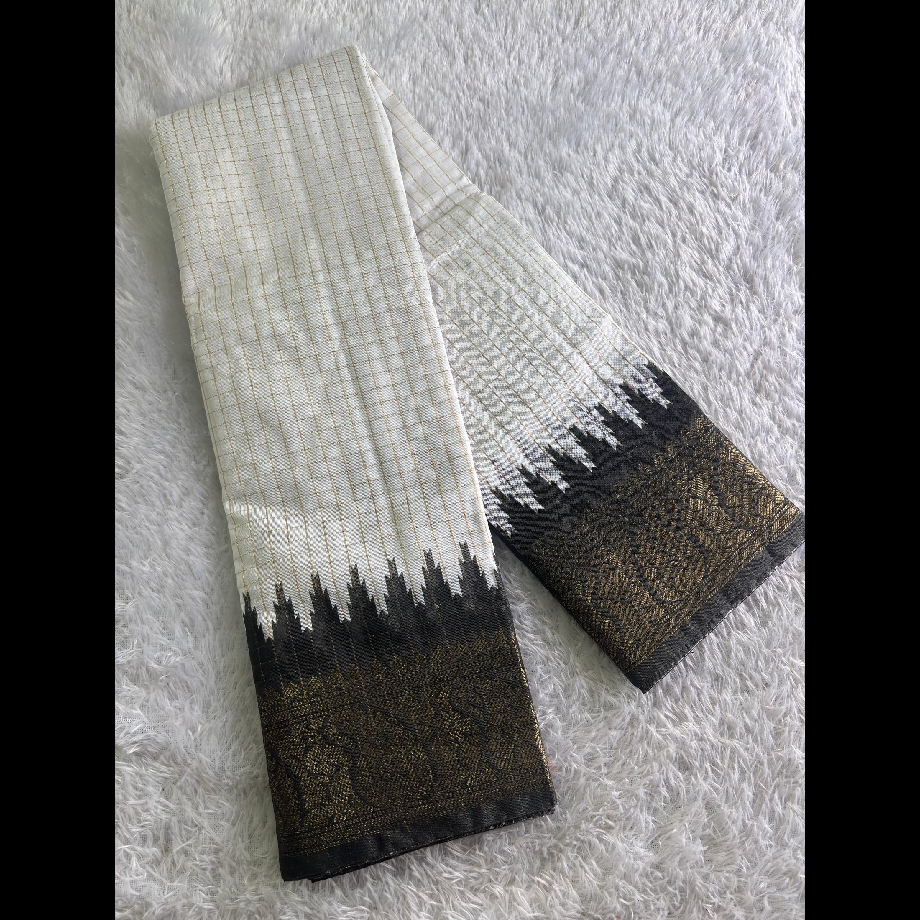 Ganga Jamuna Border Jari Checks Premium Cotton Saree