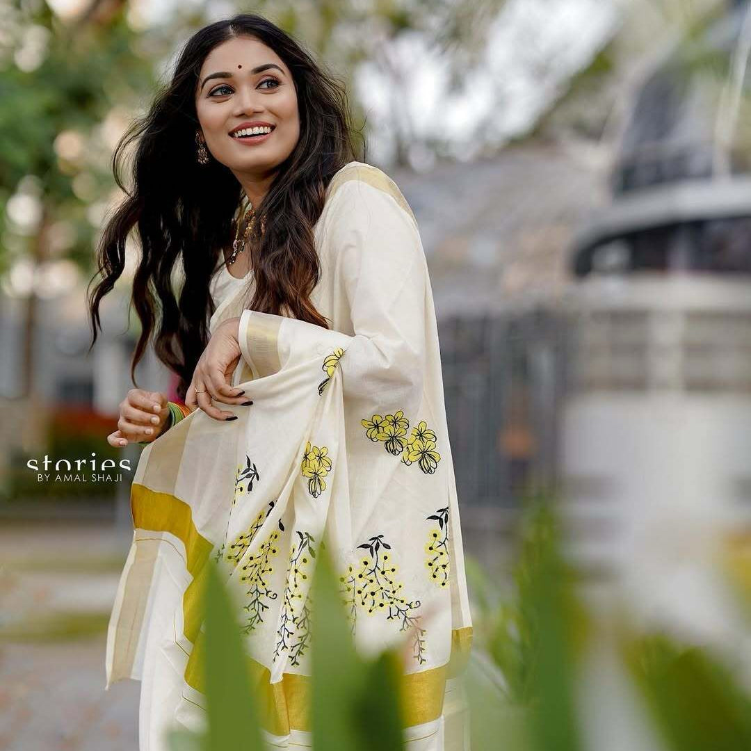 Kannikonna Embroidery Cotton Saree – Premium Off-White Kerala Saree